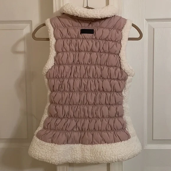 Calvin Klein Puffer Vest - Picture 2 of 9